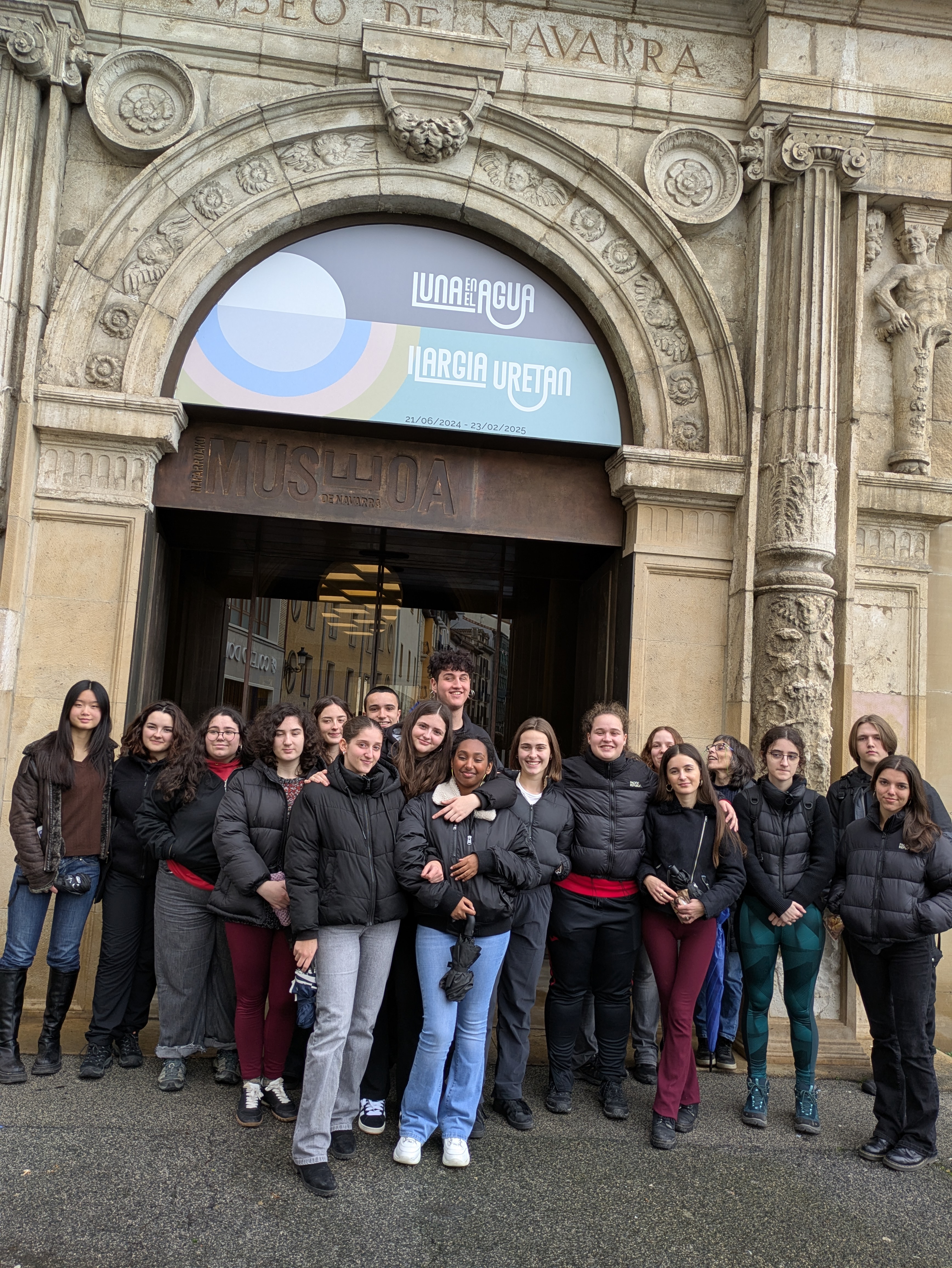 El alumnado de 2º de Bachillerato Artístico en la visita.